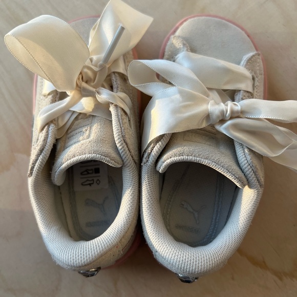 Puma Kids White and Pink Sneakers with Bows - Picture 6 of 7